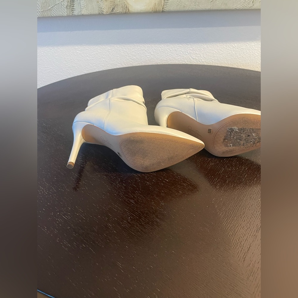 Jessica Simpson bootie. Size 6.5 - Picture 4 of 5